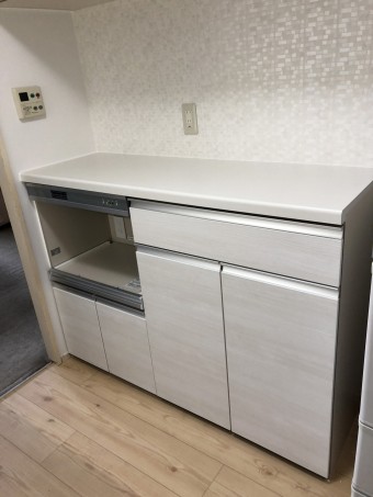 ホワイトで統一したスタイリッシュキッチン